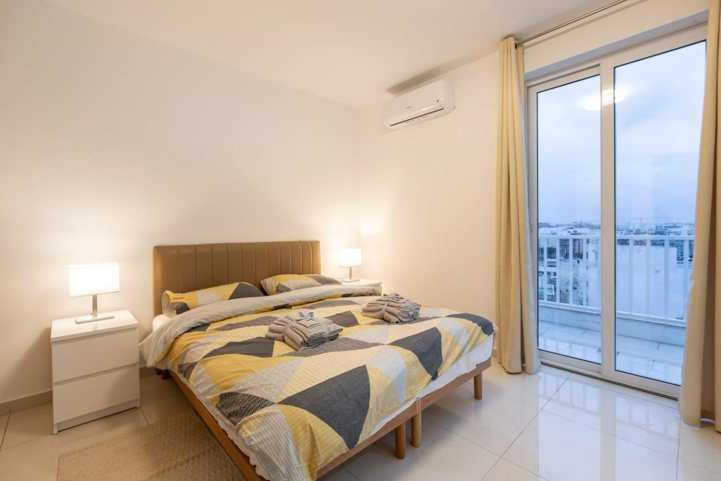 Beautiful Central Penthouse 1Br Ta Xbiex Экстерьер фото